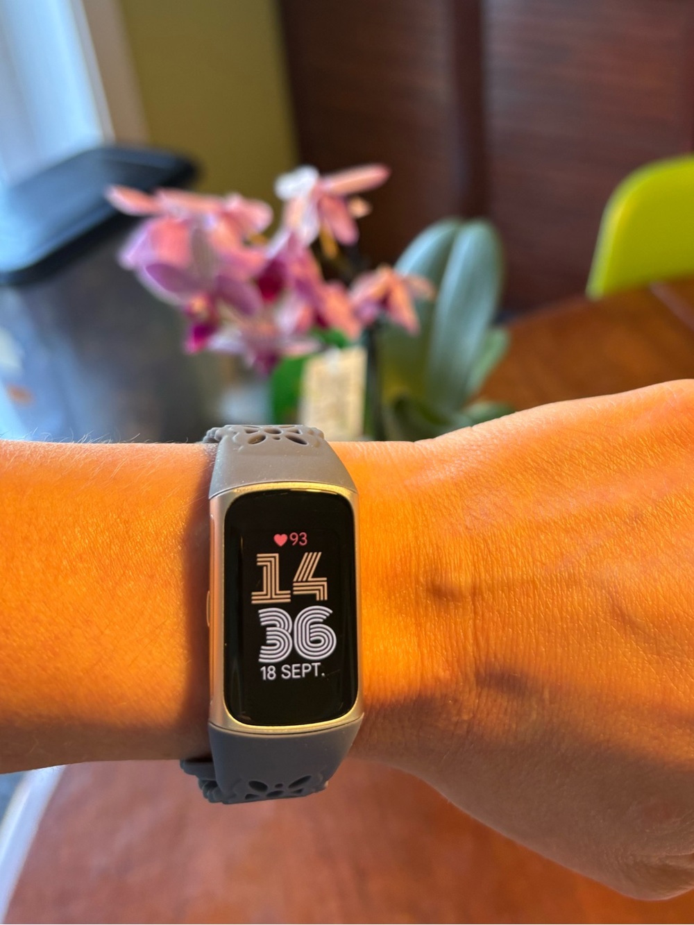 Fitbit Charge 6 Fitness Tracker Black Excellent Condition Minor Scratches
